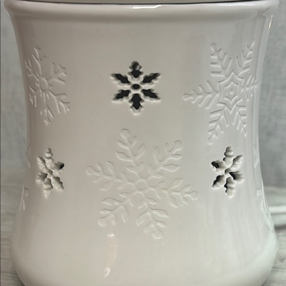 Scentsy White Accent Candle Holder “Blizzard” - Picture 7 of 10